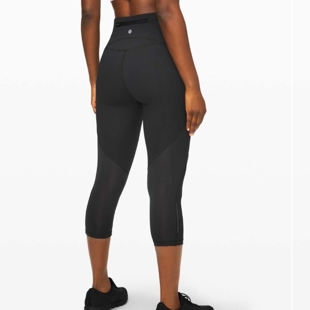 Lululemon | Hot Pursuit High Rise Crop Athletic Leggings 21 in Size 6 Black